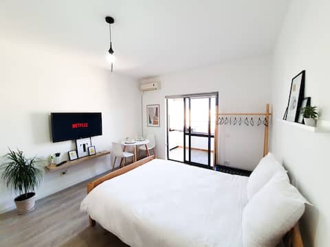 Cozy White Studio near New Bazaar / City Center