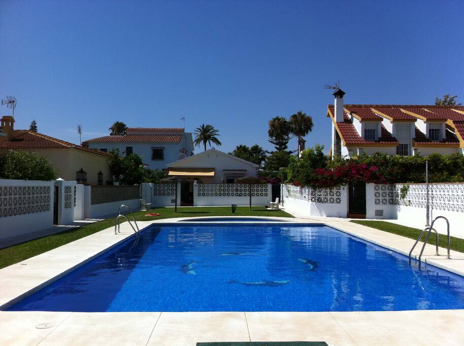 Piscina comunitaria para 11 casas
