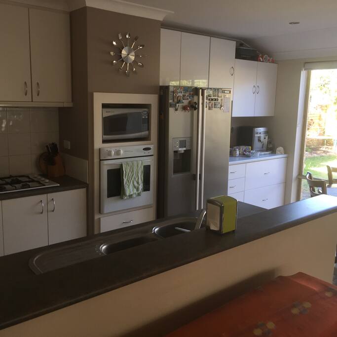 Kitchen and breakfast bar