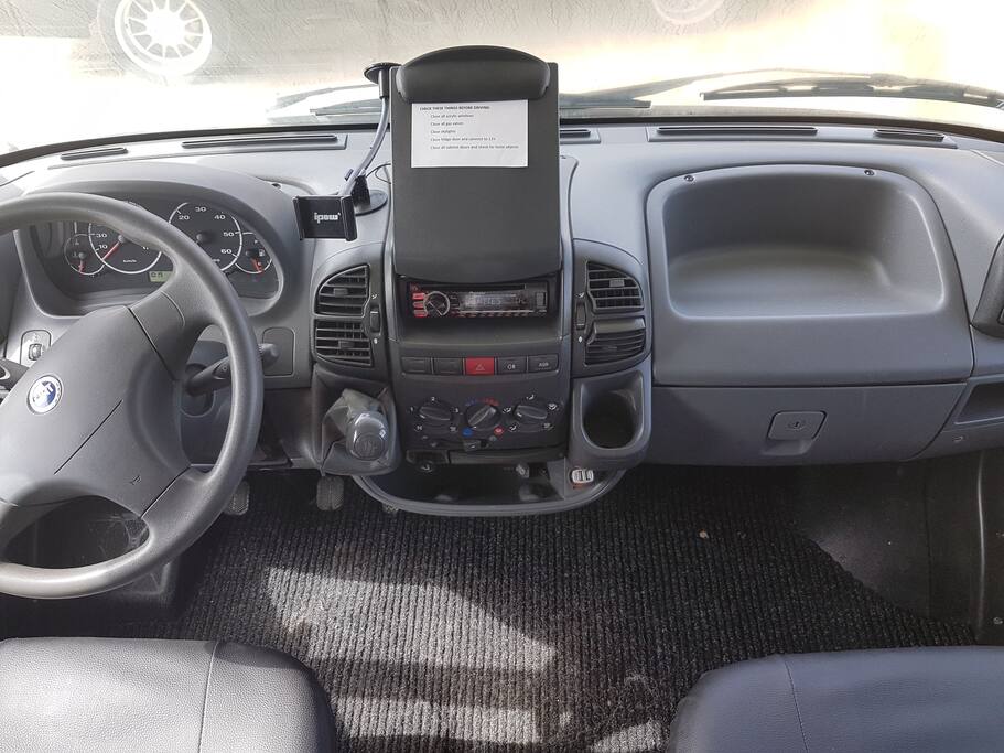 easy to drive, 2.8 DT motor, spacious interior space.