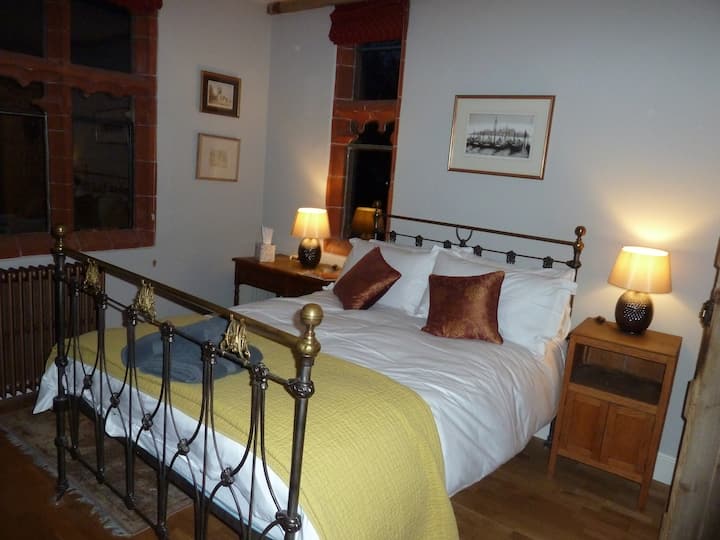 29. Ground Floor Double room.  Next door to shower room/cloak room.