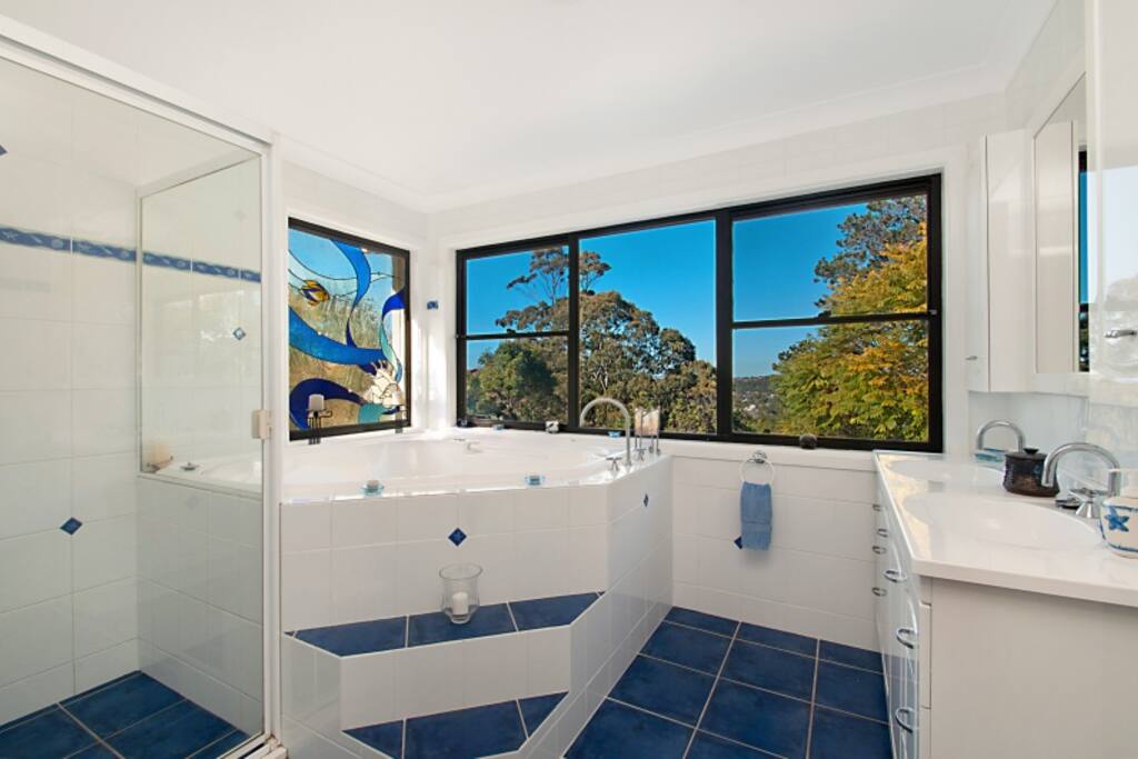 Parents' Retreat bathroom