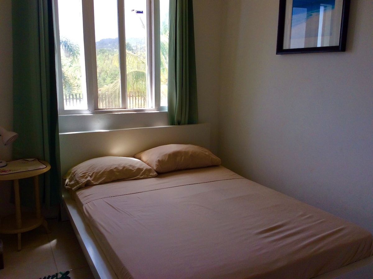 Dvokrevetna spavaća soba s or