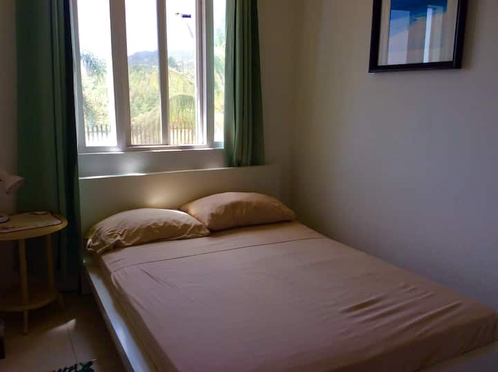 Double bedroom with closet