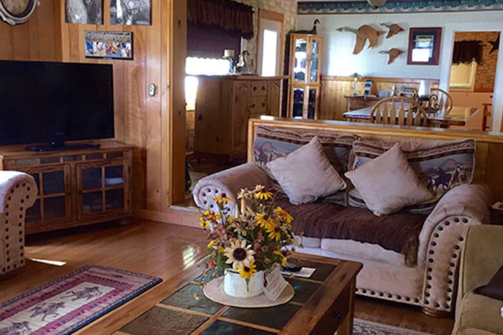 Living room in lodge 1.