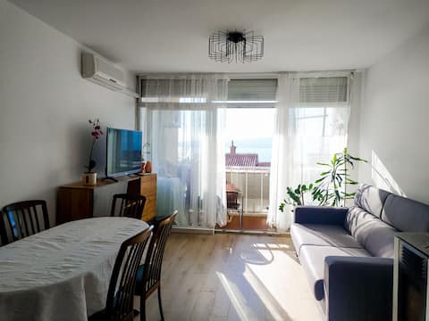 Newly renovated apartment with balcony and sea view