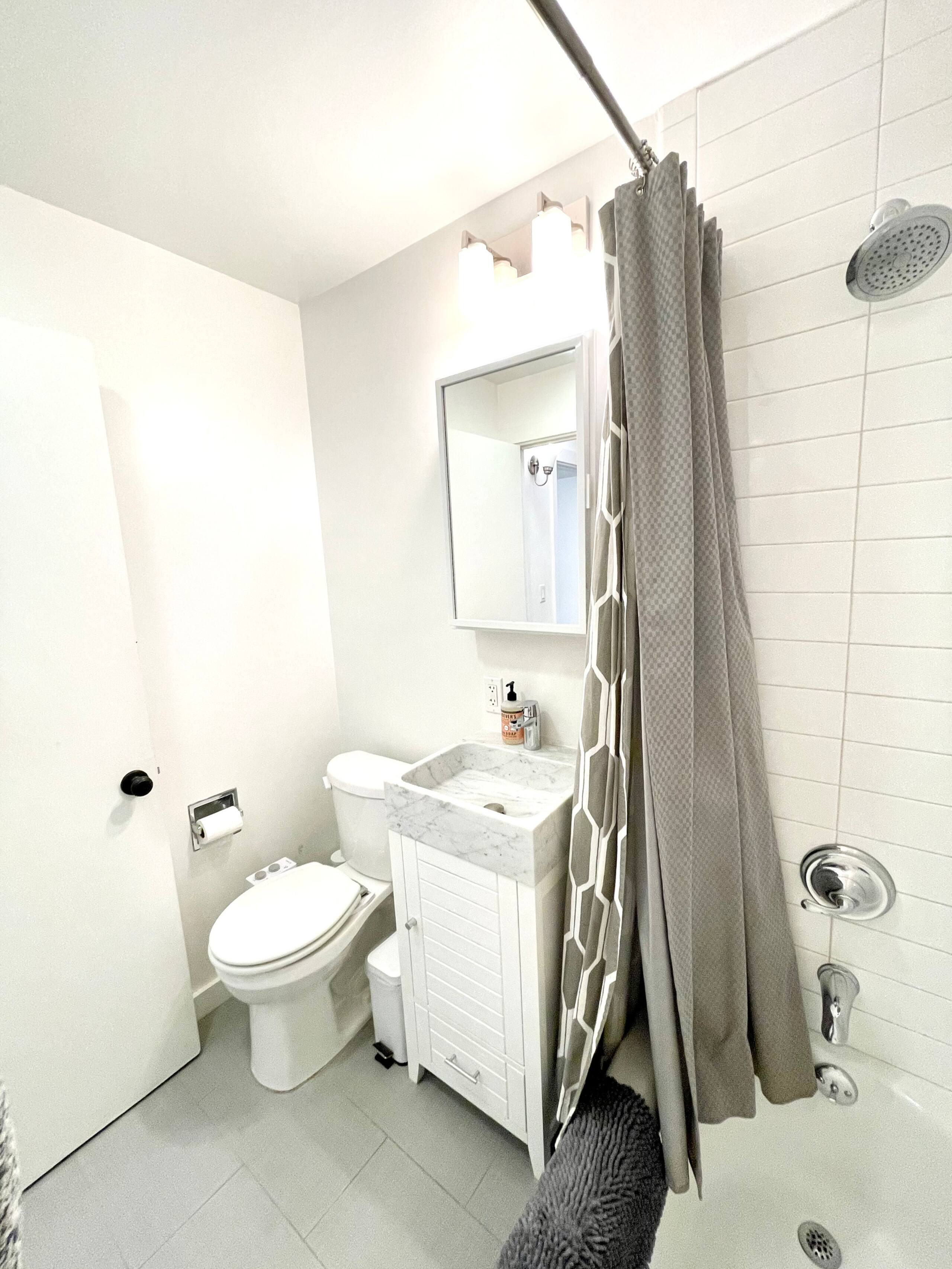 Condo in San Francisco · ★4.8 · 2 bedrooms · 2 beds · 1 bath - Image 39