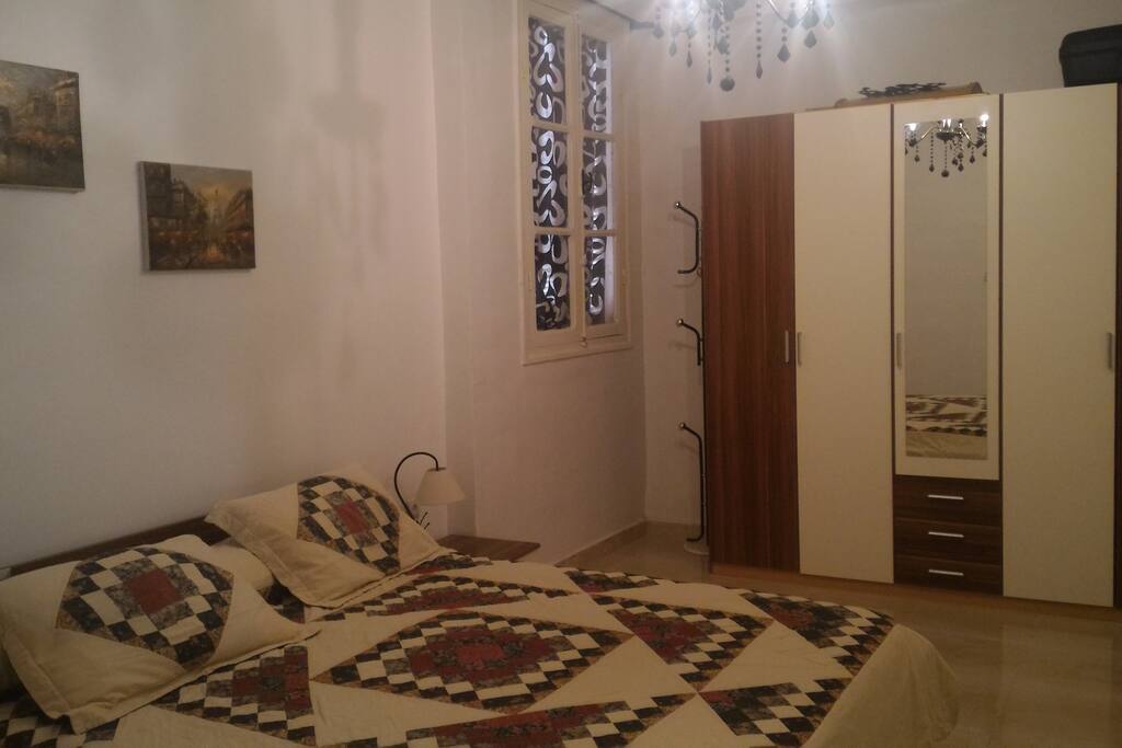 Chambre très spacieuse .