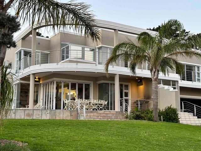 Beautiful Villa inside Secure Estate in Hout Bay gallery image 2