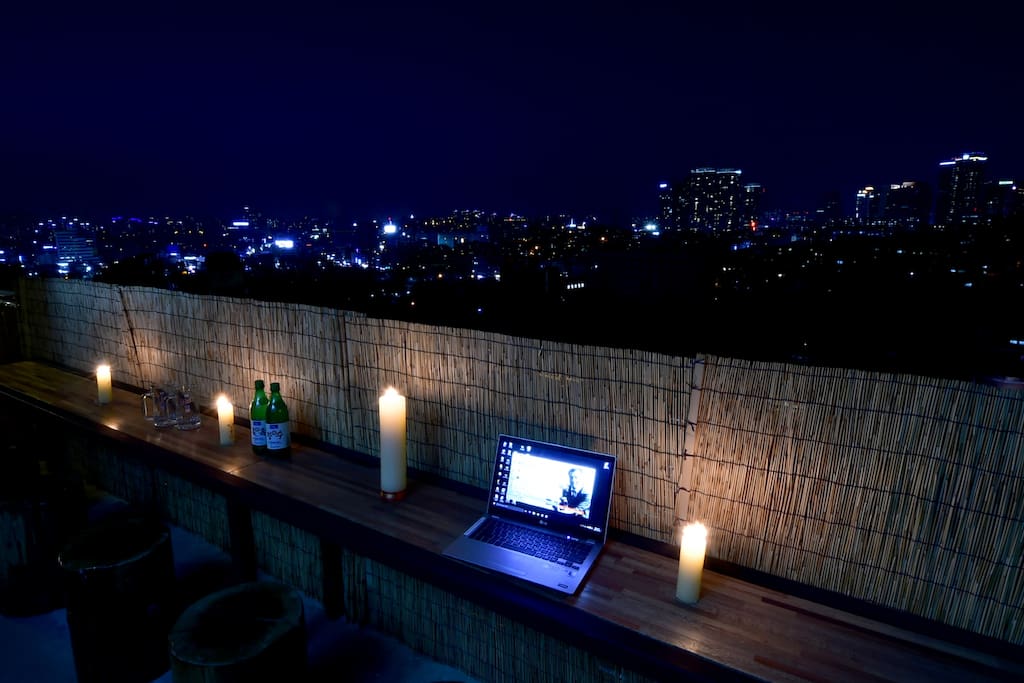 A cozy bar on the rooftop.