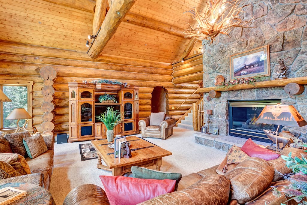 Enjoy evenings by the fire in this log cabin
