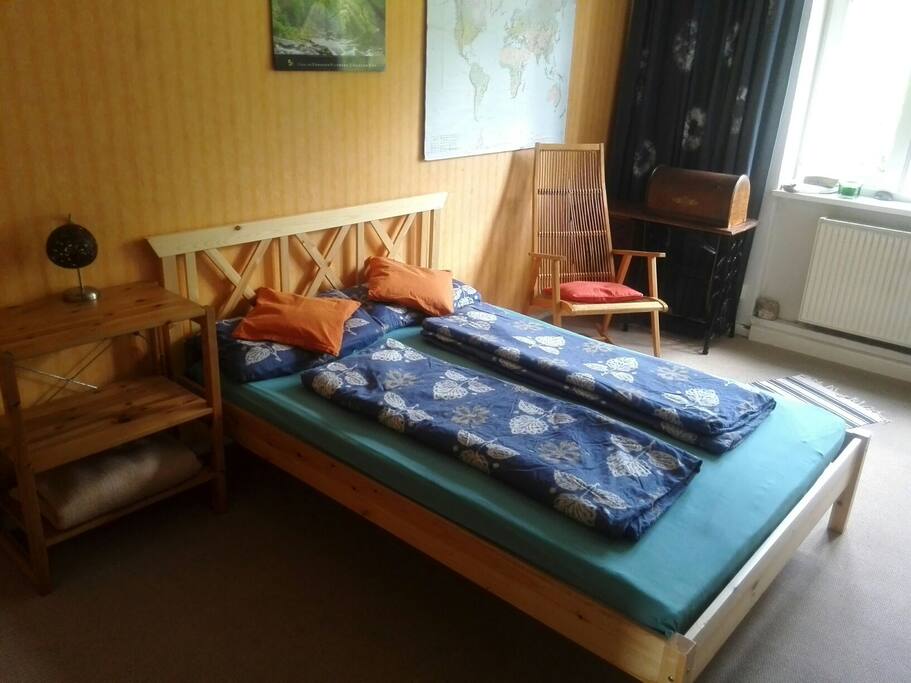 Bett mit 1,40x2,00 Matratze reicht auch für Zwei