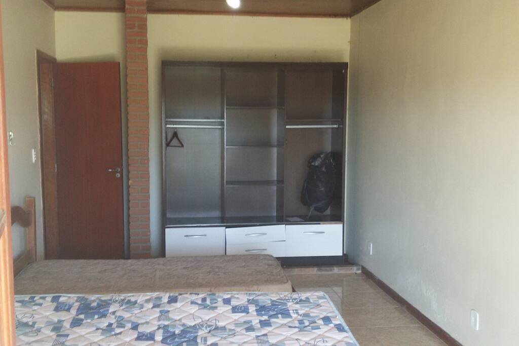Quarto interno, com ventilador de teto