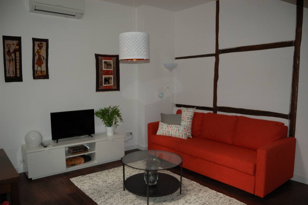 SALÓN CON SOFÁ-CAMA