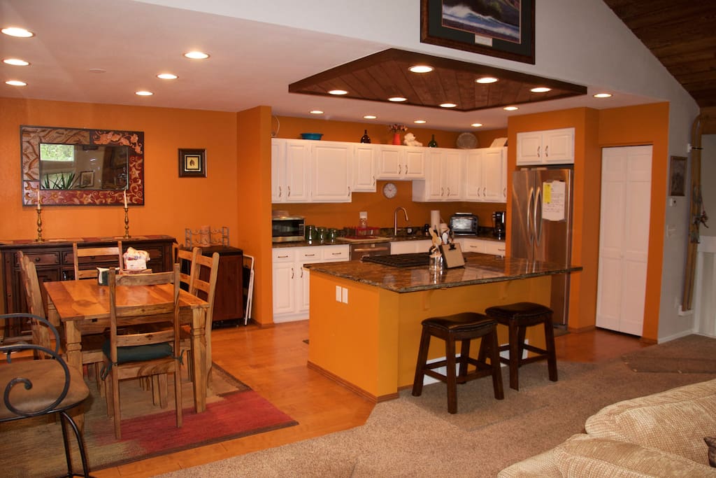 Kitchen & Dining Table