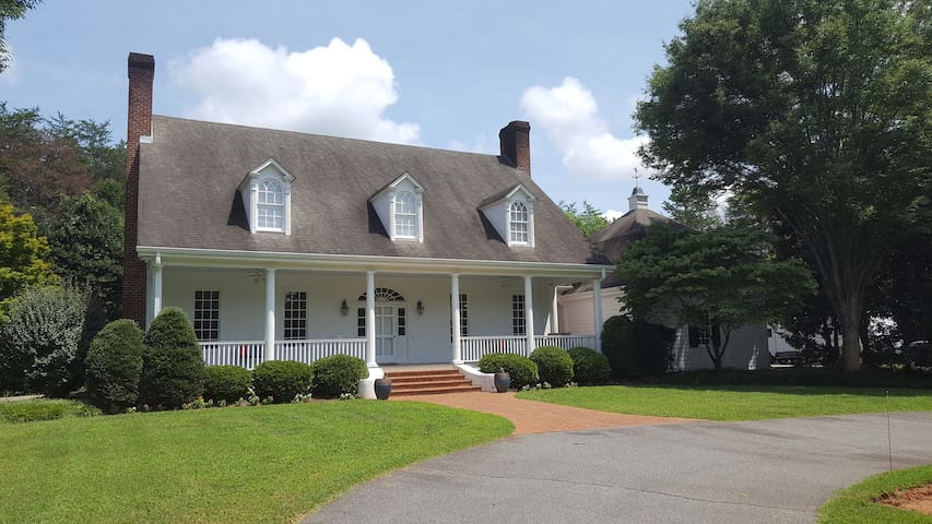 Elegant Country Estate, the Egret Room