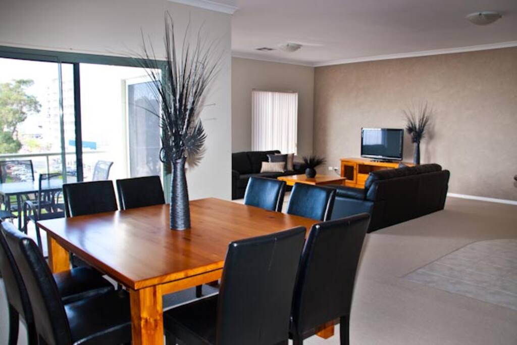 Dining and lounge