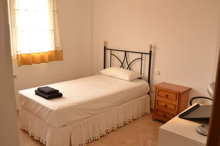 Treća spavaća soba s radnim prostorom/ sobom br. 3 s radnim prostorom s računalom