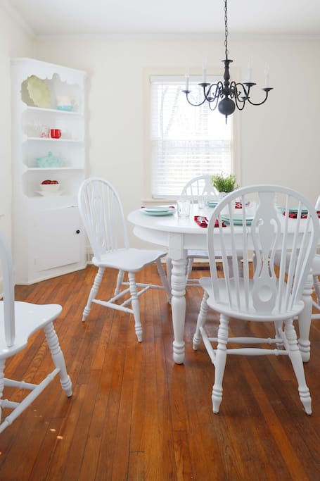 Dining Room seats 6. Vintage Farmhouse style.