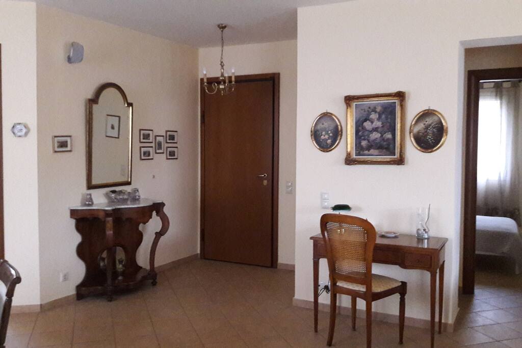 Main entrance /
Entrée principale