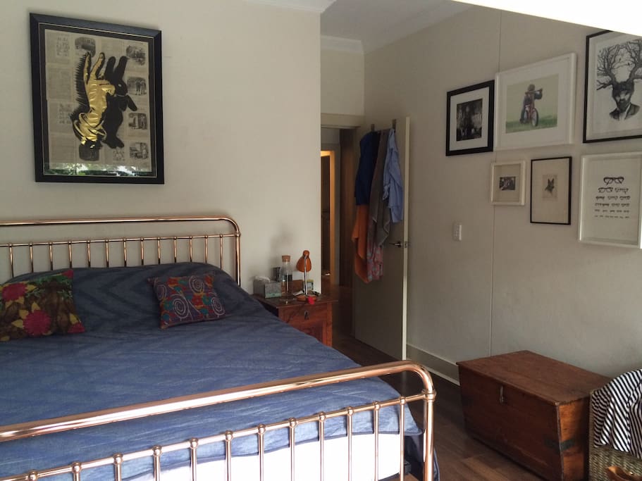 Main bedroom with queen size bed