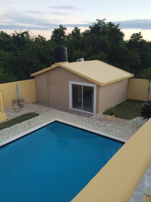 Petite maison privée 1 chambre et salle de bain avec piscine