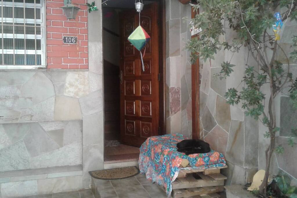 Na entrada Tupi durmindo