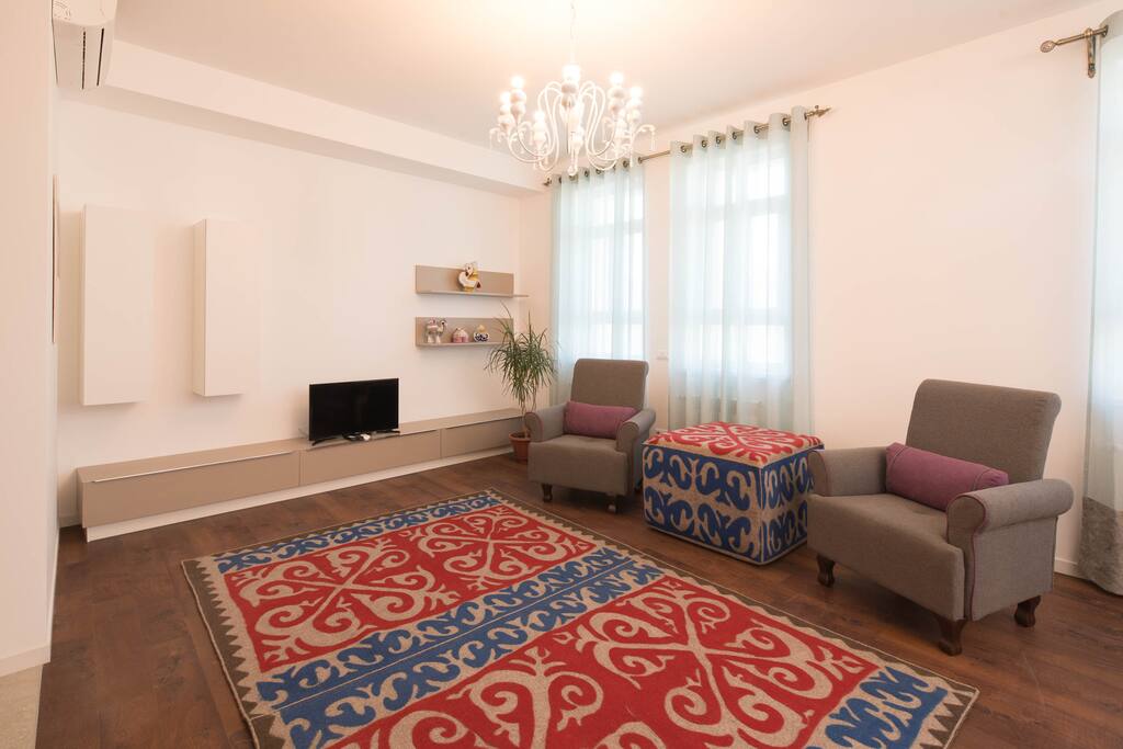 he living room, cozy, spacious, in light colors