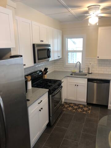 Newly Renovated Beach Cottage - Screened in Porch