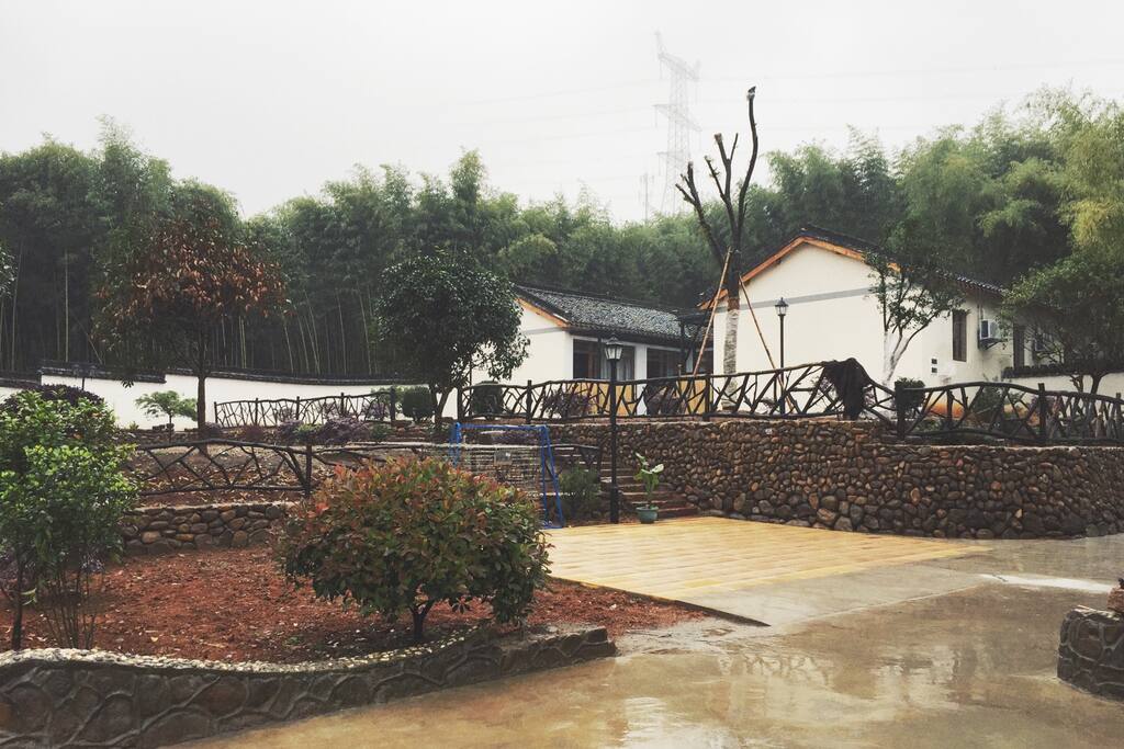 《雲卷·云宿》庭院