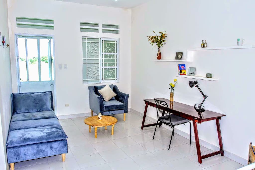 2nd Floor Living Room and Workspace has FAST Wifi