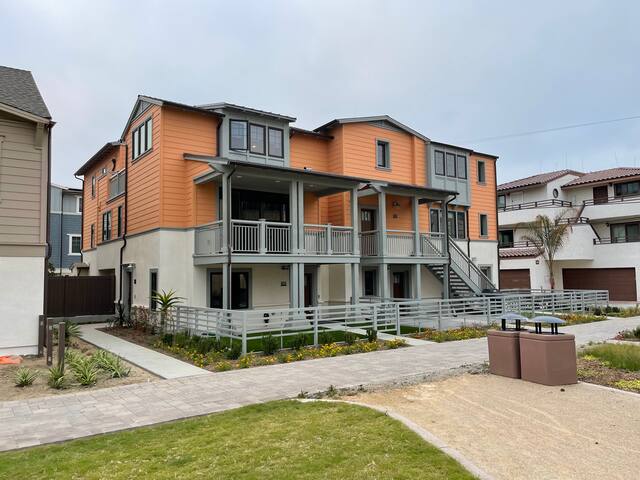 Beautiful Bayside Cove Townhome in Mission Bay, CA gallery image 2