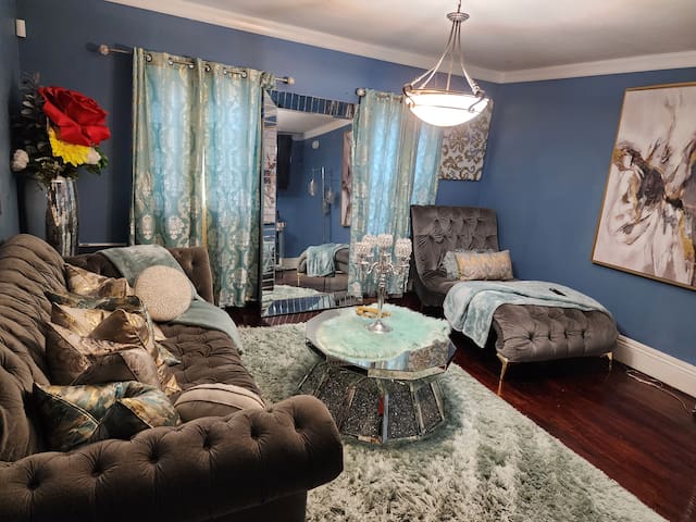 exquisite 6 beds living dining kitchen 2 bathroom