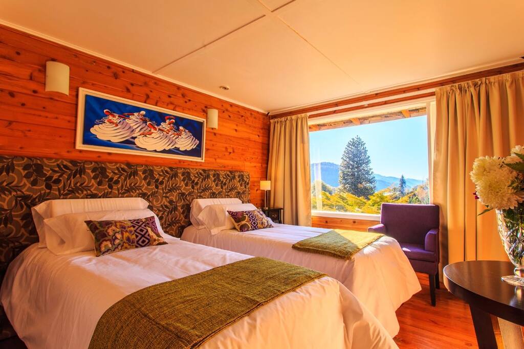 Twin Beds room