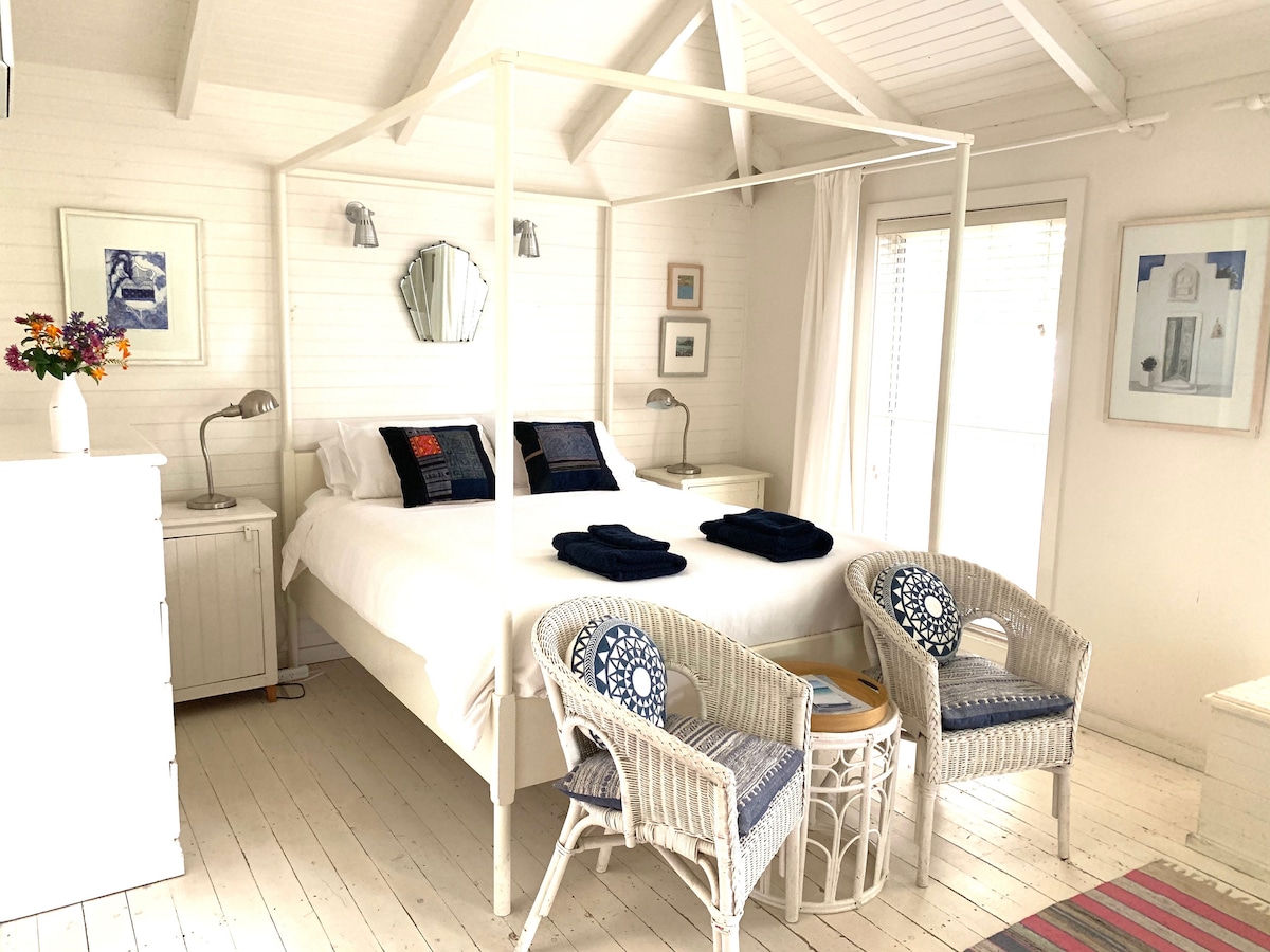 Top performing Airbnb: Verandah Room. Vintage beach vibe @HuskissonBnB in Huskisson