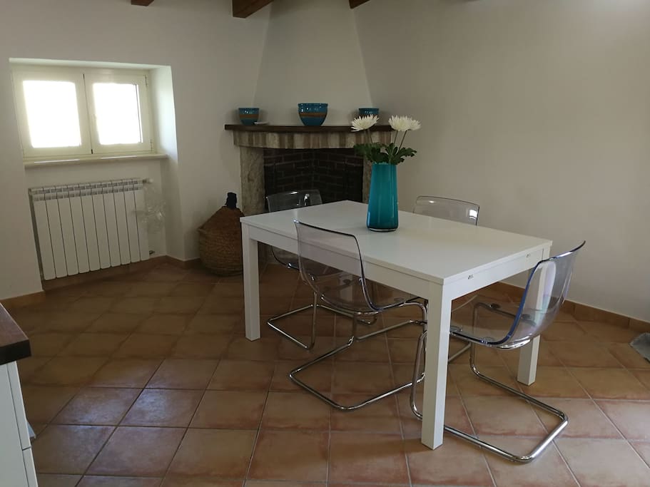 Salone con caminetto