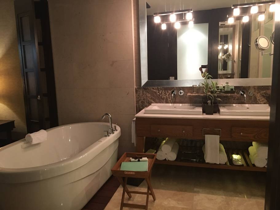Master bath suite