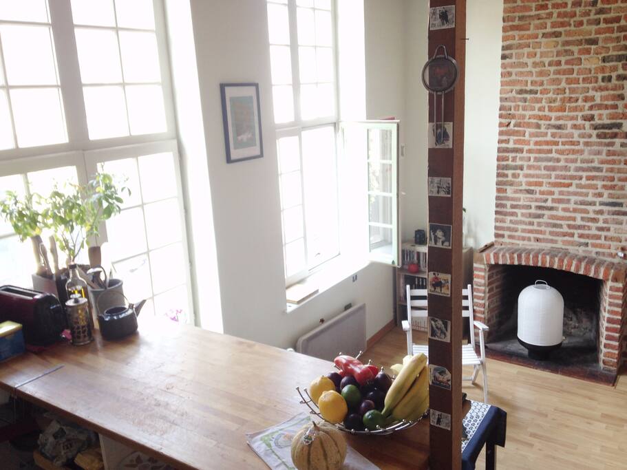 Vue depuis la cuisine sur le salon
