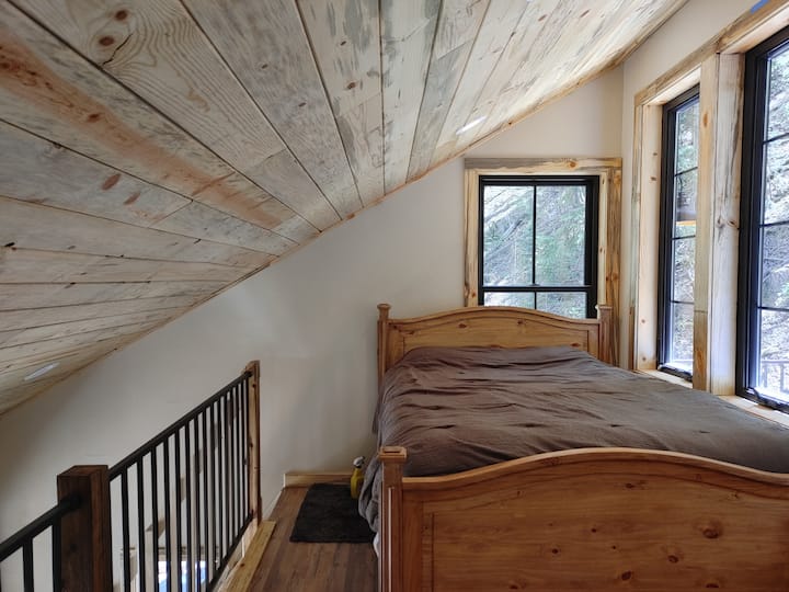 Საწოლი 152 × 203 სმ მთავარ საძინებელში