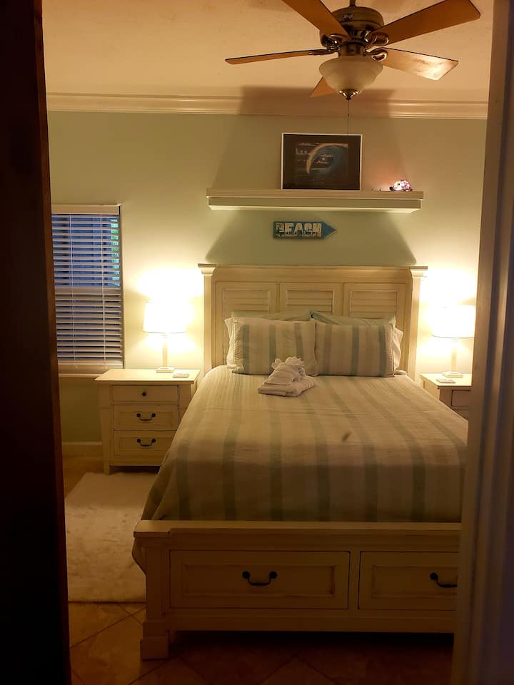 Posteľ s manželskou posteľou Queen