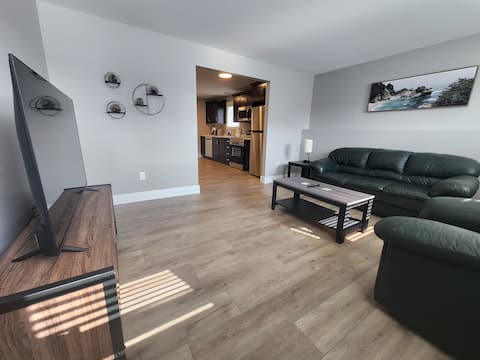 Top Airbnb: Executive 2BD | Quiet | Central | Free Parking in Cowan Heights