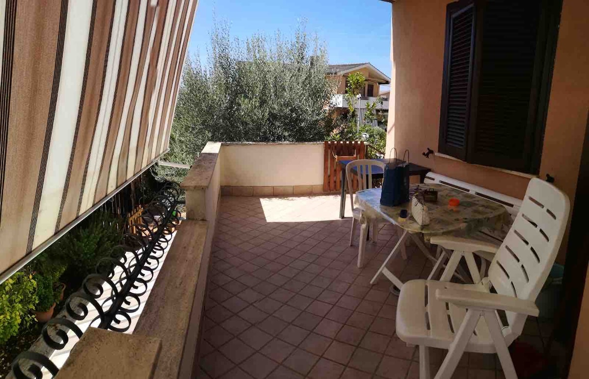 Annonce Airbnb populaire: Apartment just steps from the private sea à Anzio