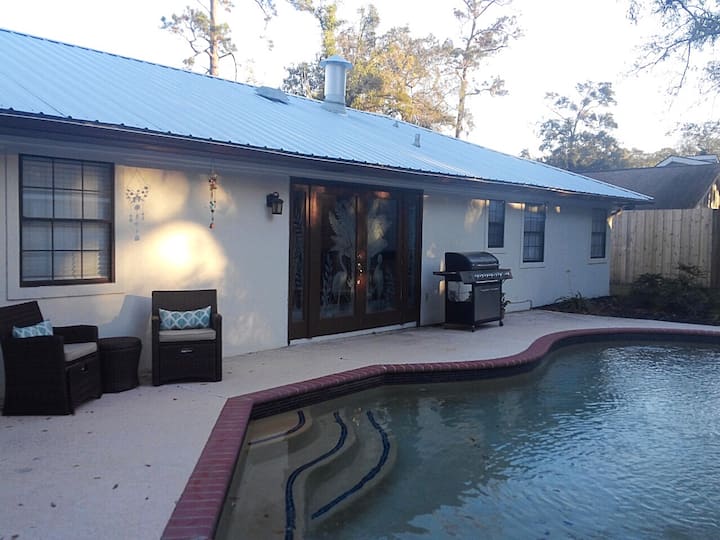 Peaceful Island Bungalow - St. Simons Island, GA