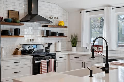 BEAUTIFULLY Remodeled Home, Close to Downtown!!