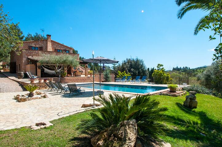 Big house with swimming pool gallery image 2