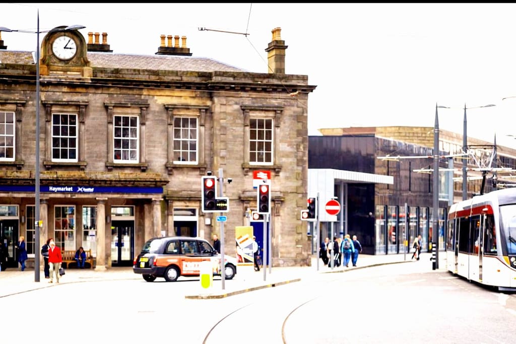 Haymarket train station &tram airport link only 2 minutes walk from flat- no need for taxi!