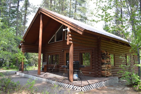 Our Cozy Log Cabin between East and West Glacier
