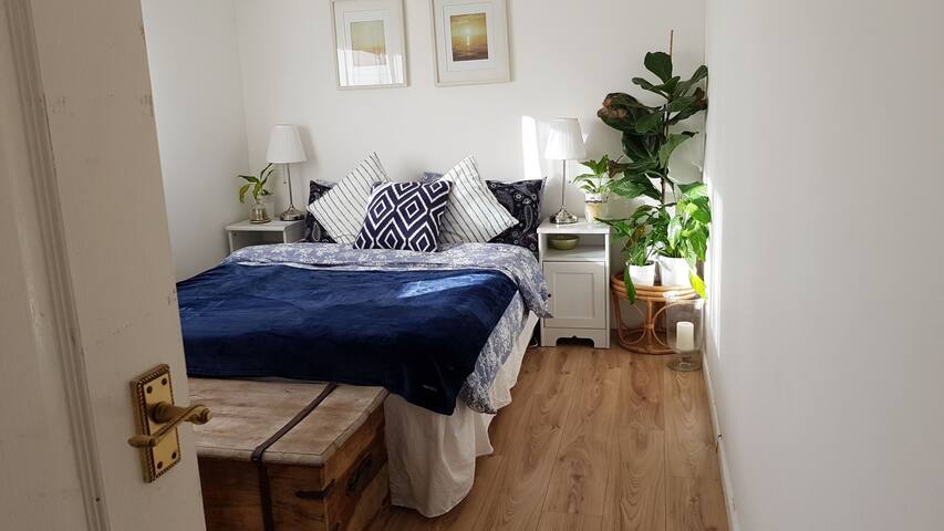 FLORAL (Double room) @ Blueberry Linden Place