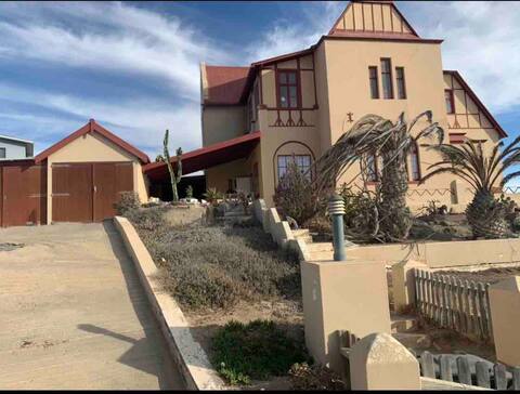 Historic 3-Bedroom home with Lüderitz views