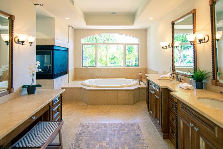 Tuscan Style Malibu Villa w/Pool, Spa, Ocean Views gallery image 4